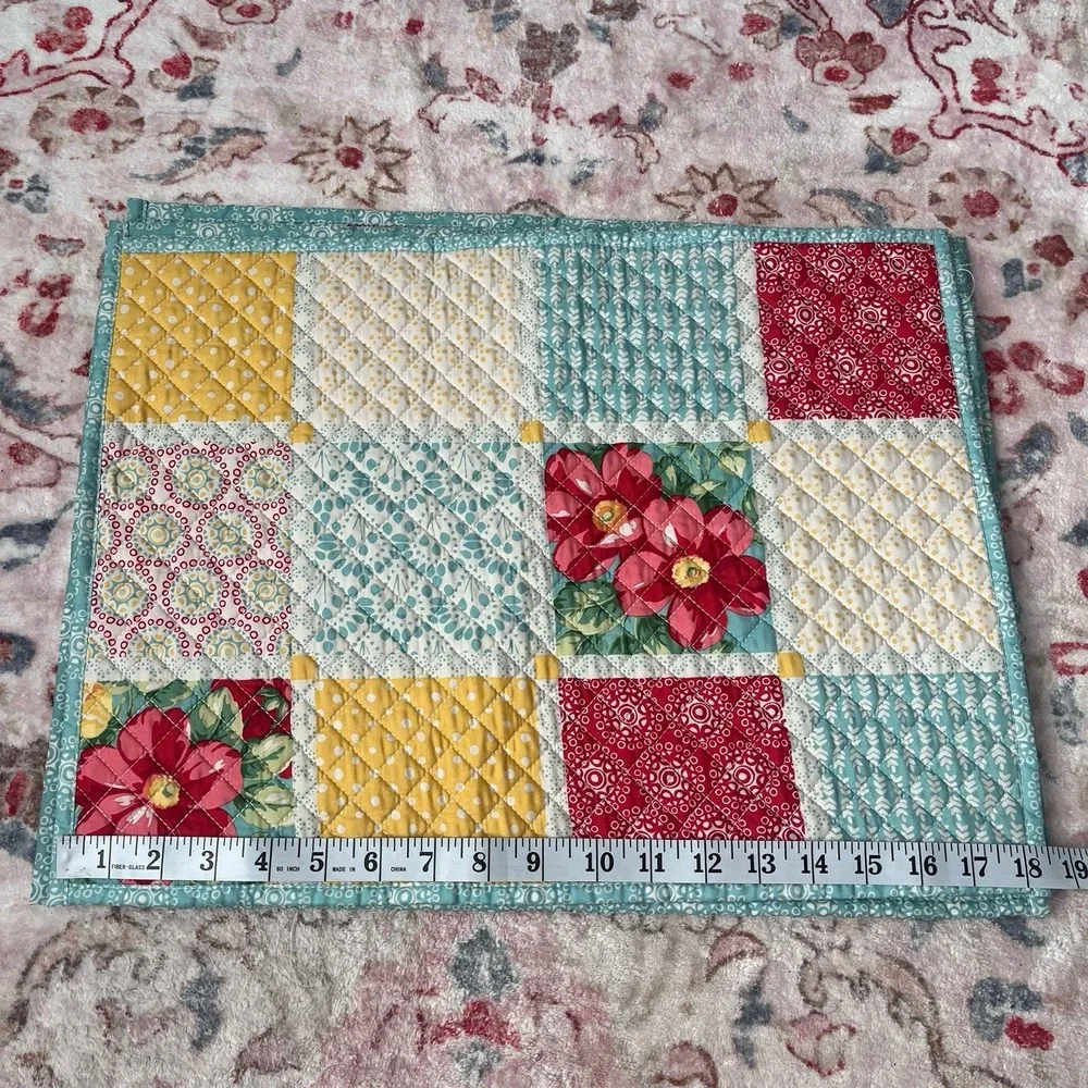 The Pioneer Woman Patchwork Placemats Quilted Reversible Floral 14x19‎ Set Of 4
